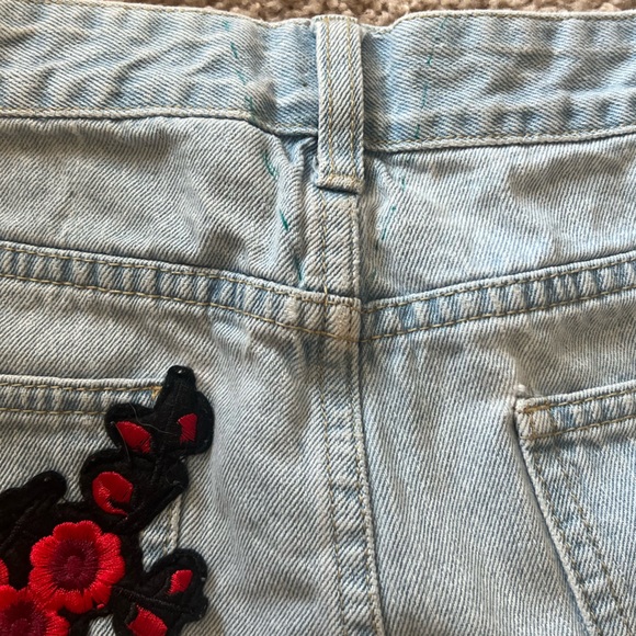 Asilio Women’s Floral Embroidered Jean Shorts - Picture 9 of 12